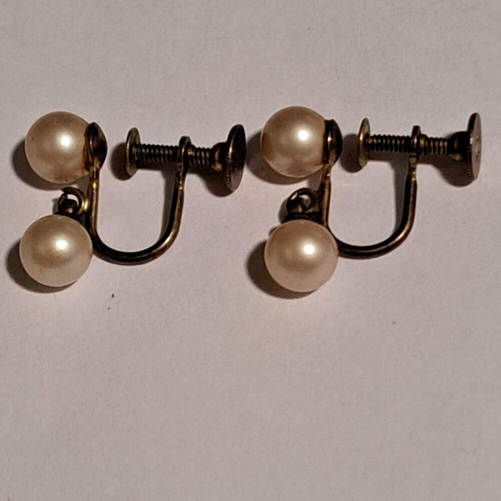 Vintage pearl like beaded earrings